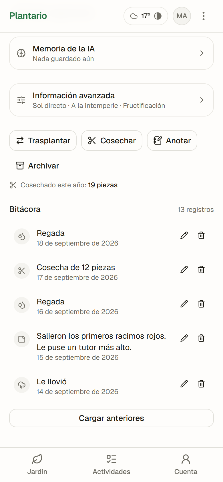 La parte baja de la ficha: la memoria de la IA, la información avanzada, las acciones ocasionales y la bitácora con riegos, una cosecha, una nota y una lluvia.